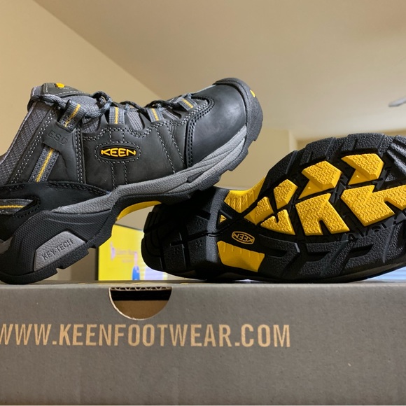 Keen Detroit XT SoftToe Hiking / Work Shoe BRAND NEW IN BOX! Size 9w - Picture 1 of 7